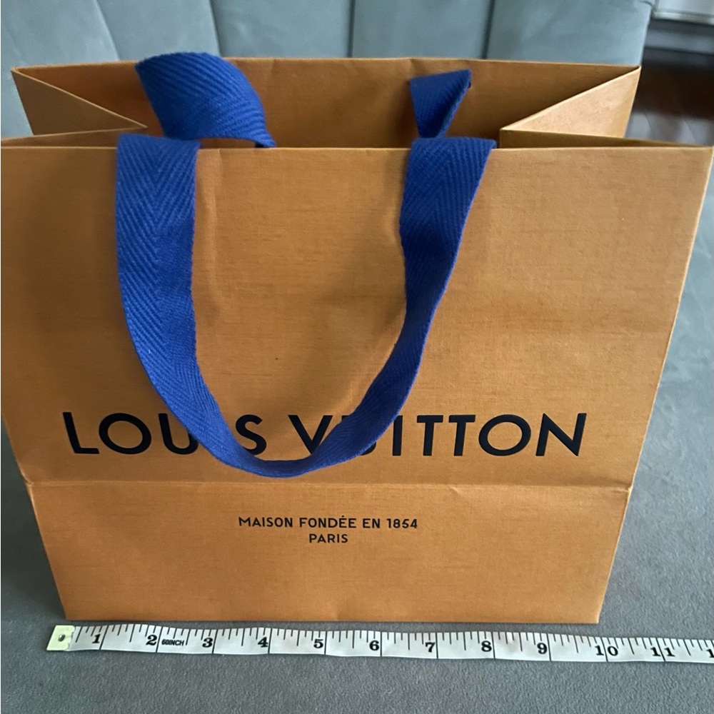 LOUIS VUITTON Empty Shopping Bag - Picture 2 of 7